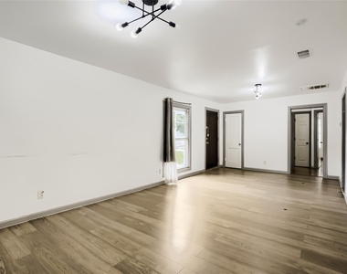326 E Holley Street - Photo Thumbnail 7