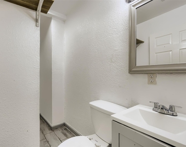 326 E Holley Street - Photo Thumbnail 23