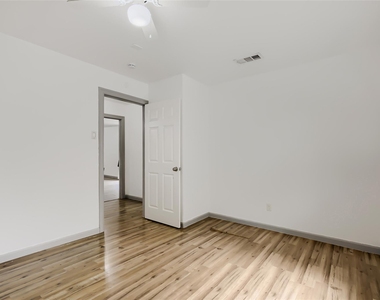 326 E Holley Street - Photo Thumbnail 18