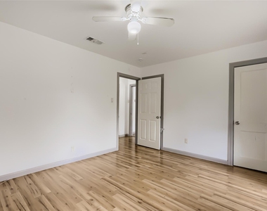 326 E Holley Street - Photo Thumbnail 16