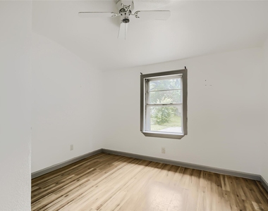 326 E Holley Street - Photo Thumbnail 13