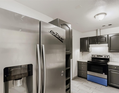 326 E Holley Street - Photo Thumbnail 4