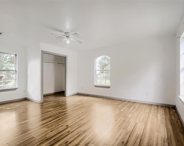 326 E Holley Street - Photo Thumbnail 20