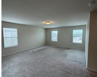 900 Shire Avenue - Photo Thumbnail 17