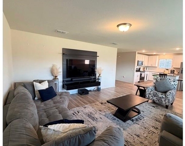 900 Shire Avenue - Photo Thumbnail 8