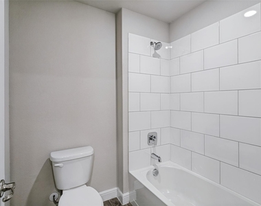 1608 Central Park Drive - Photo Thumbnail 16