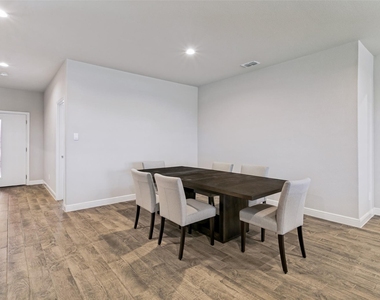 1608 Central Park Drive - Photo Thumbnail 10