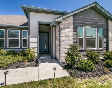 1608 Central Park Drive - Photo Thumbnail 1