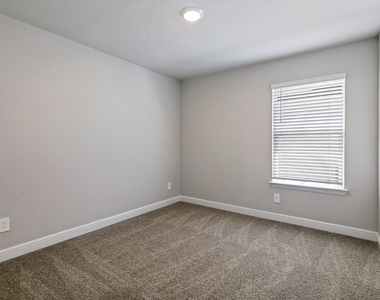 1608 Central Park Drive - Photo Thumbnail 18