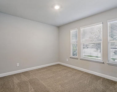 1608 Central Park Drive - Photo Thumbnail 17