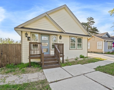 1122 S Oak Cliff Boulevard - Photo Thumbnail 2