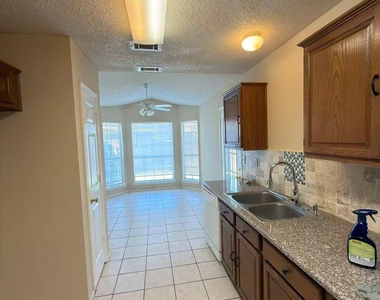 2918 Lake Valley Drive - Photo Thumbnail 8