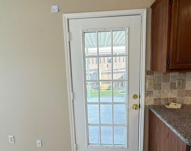 2918 Lake Valley Drive - Photo Thumbnail 2