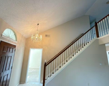 2918 Lake Valley Drive - Photo Thumbnail 6
