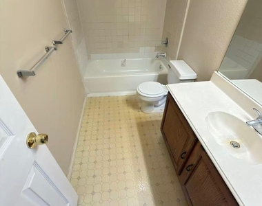2918 Lake Valley Drive - Photo Thumbnail 24