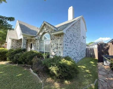 2918 Lake Valley Drive - Photo Thumbnail 1