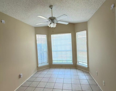 2918 Lake Valley Drive - Photo Thumbnail 9