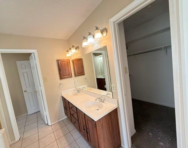 2918 Lake Valley Drive - Photo Thumbnail 23