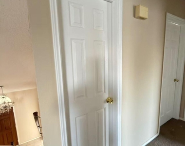 2918 Lake Valley Drive - Photo Thumbnail 19