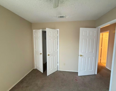 2918 Lake Valley Drive - Photo Thumbnail 10
