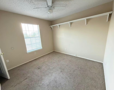 2918 Lake Valley Drive - Photo Thumbnail 12