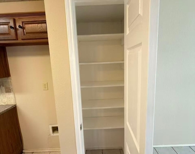2918 Lake Valley Drive - Photo Thumbnail 27