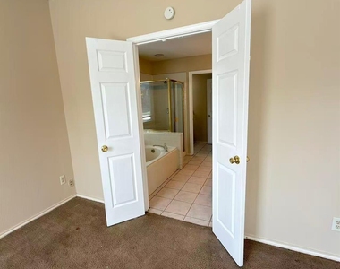 2918 Lake Valley Drive - Photo Thumbnail 18