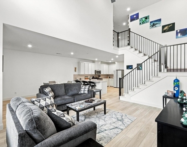 4833 Lunker Street - Photo Thumbnail 7