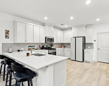 4833 Lunker Street - Photo Thumbnail 12