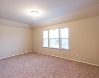 405 Riverstone Way - Photo Thumbnail 13