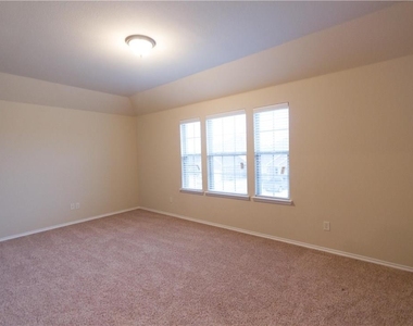 405 Riverstone Way - Photo Thumbnail 14