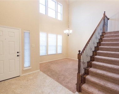 405 Riverstone Way - Photo Thumbnail 5