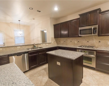 405 Riverstone Way - Photo Thumbnail 10