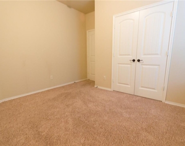 405 Riverstone Way - Photo Thumbnail 32