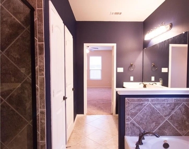 405 Riverstone Way - Photo Thumbnail 28
