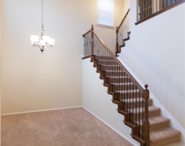 405 Riverstone Way - Photo Thumbnail 3
