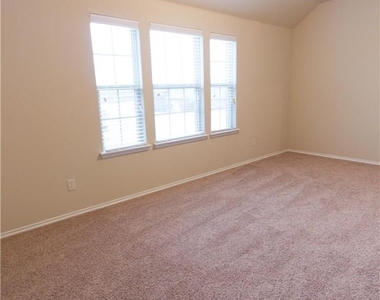 405 Riverstone Way - Photo Thumbnail 15