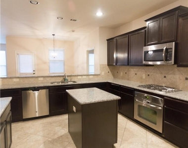 405 Riverstone Way - Photo Thumbnail 11