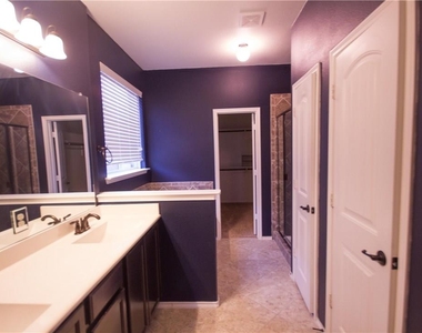 405 Riverstone Way - Photo Thumbnail 27