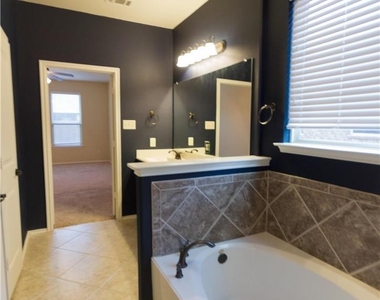 405 Riverstone Way - Photo Thumbnail 26
