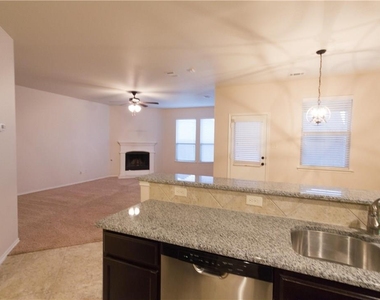 405 Riverstone Way - Photo Thumbnail 8