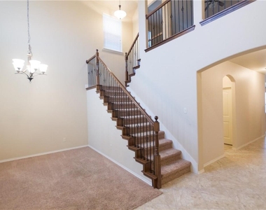 405 Riverstone Way - Photo Thumbnail 4