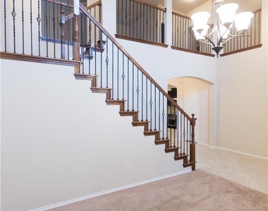 405 Riverstone Way - Photo Thumbnail 7