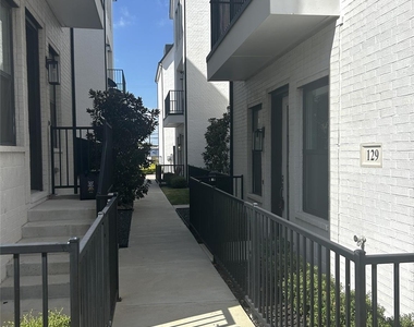 129 Vista Lane - Photo Thumbnail 2