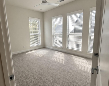 129 Vista Lane - Photo Thumbnail 11