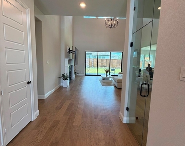 1560 Fairmont Drive - Photo Thumbnail 19