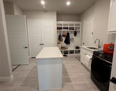 1560 Fairmont Drive - Photo Thumbnail 30