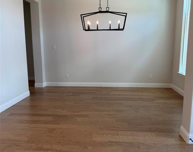 1560 Fairmont Drive - Photo Thumbnail 12