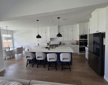1560 Fairmont Drive - Photo Thumbnail 4