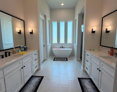 1560 Fairmont Drive - Photo Thumbnail 9
